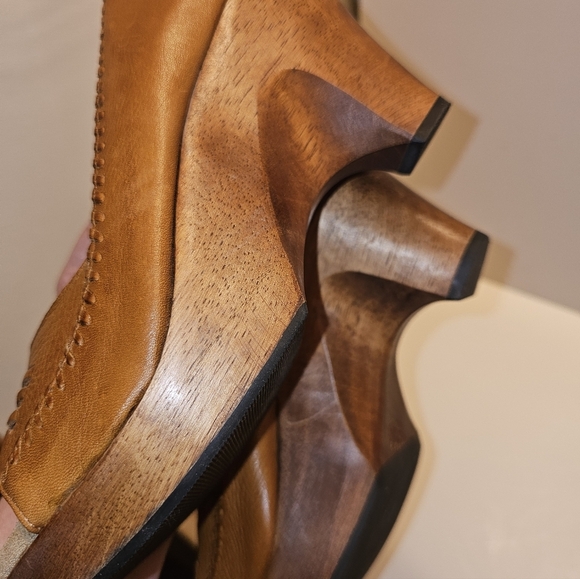 Michael Kors Elegant Tan Wooden Wedge Heels - Picture 9 of 9